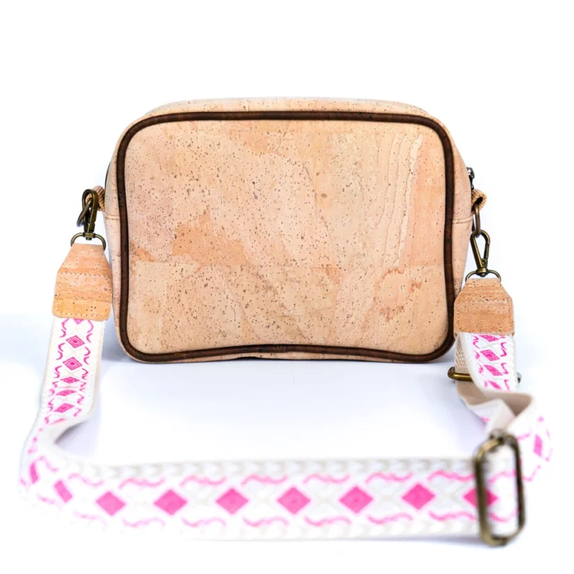 Korková crossbody kabelka s růžovým popruhem