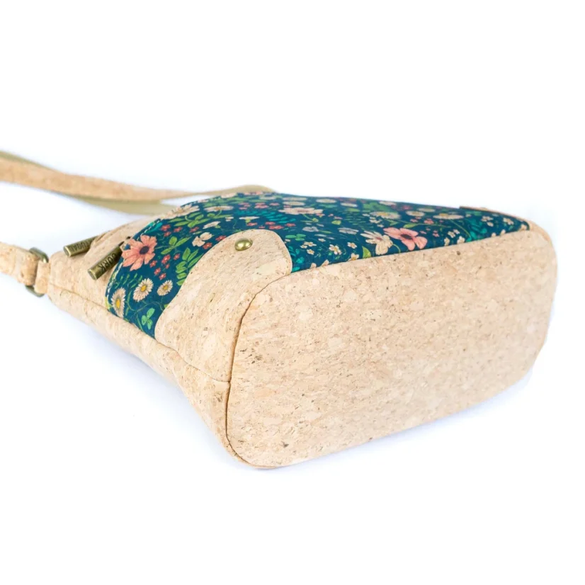 Korková crossbody kabelka se třemi zipy