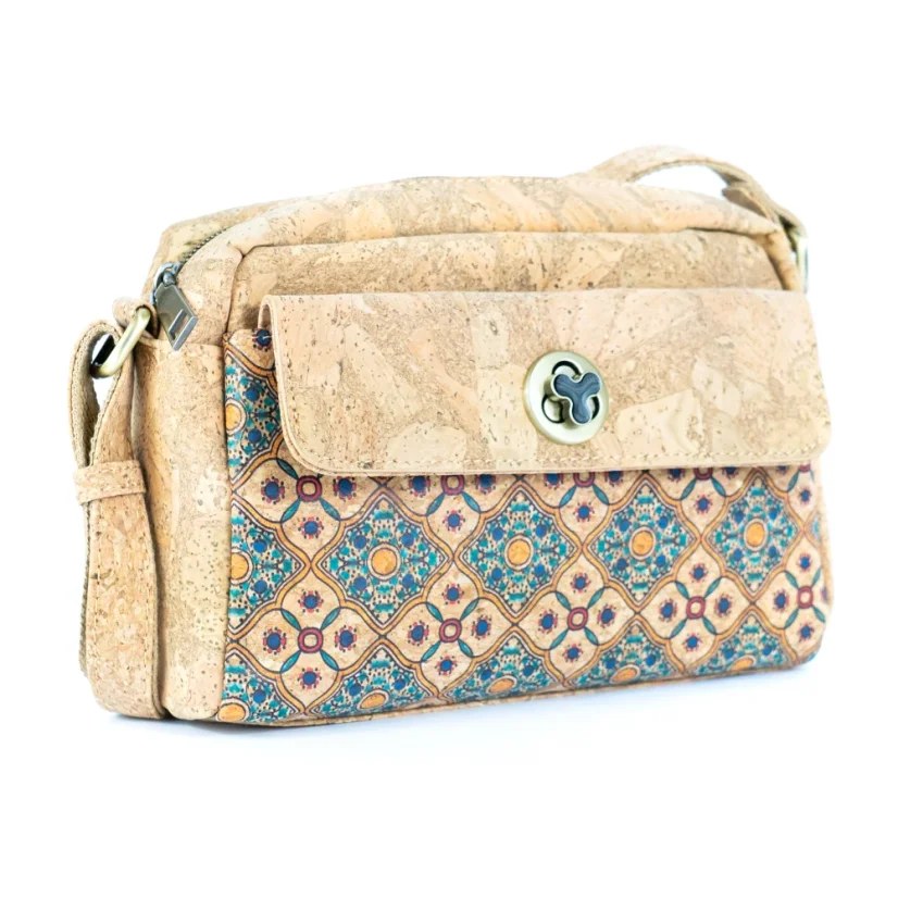 Korková crossbody kabelka s otočným zapínáním