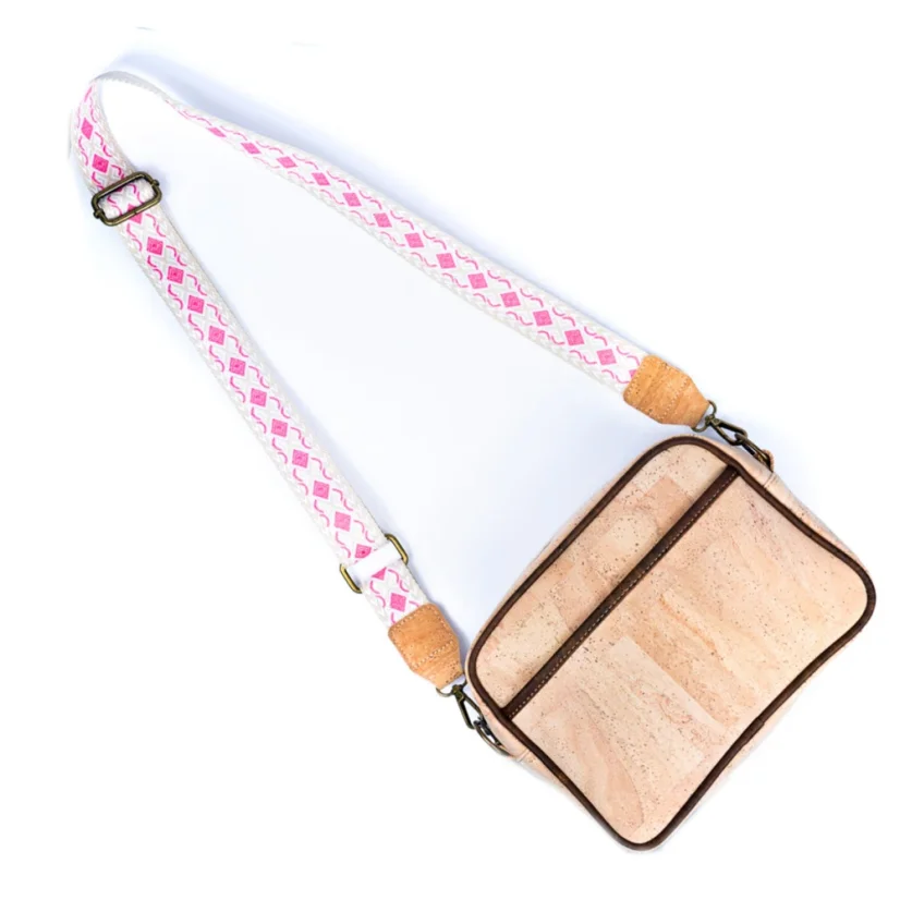 Korková crossbody kabelka s růžovým popruhem